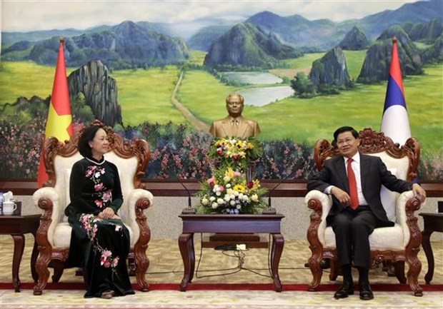 Vietnamese Party delegation visits Laos